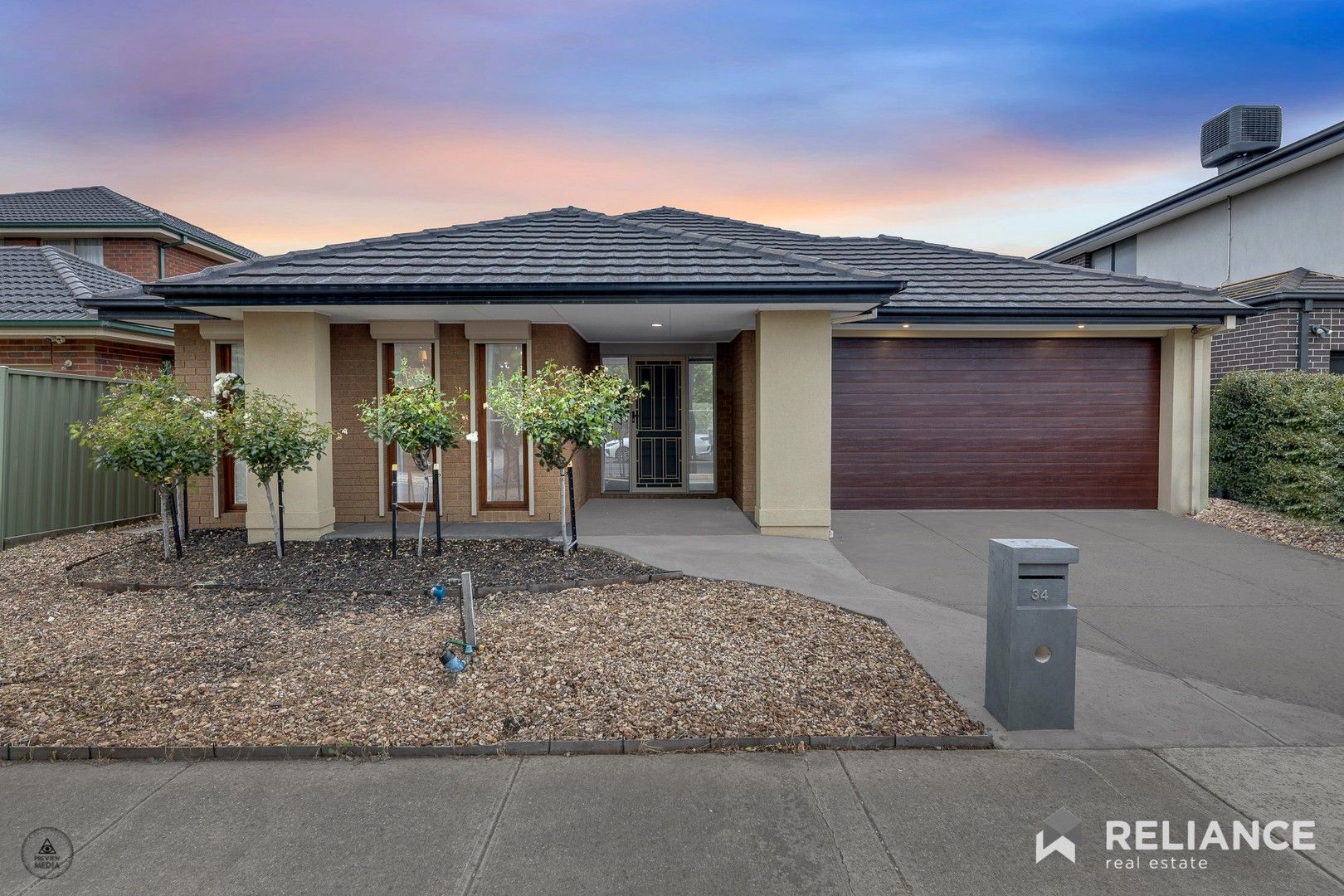 4 bedrooms House in 34 Botanical Drive CAROLINE SPRINGS VIC, 3023