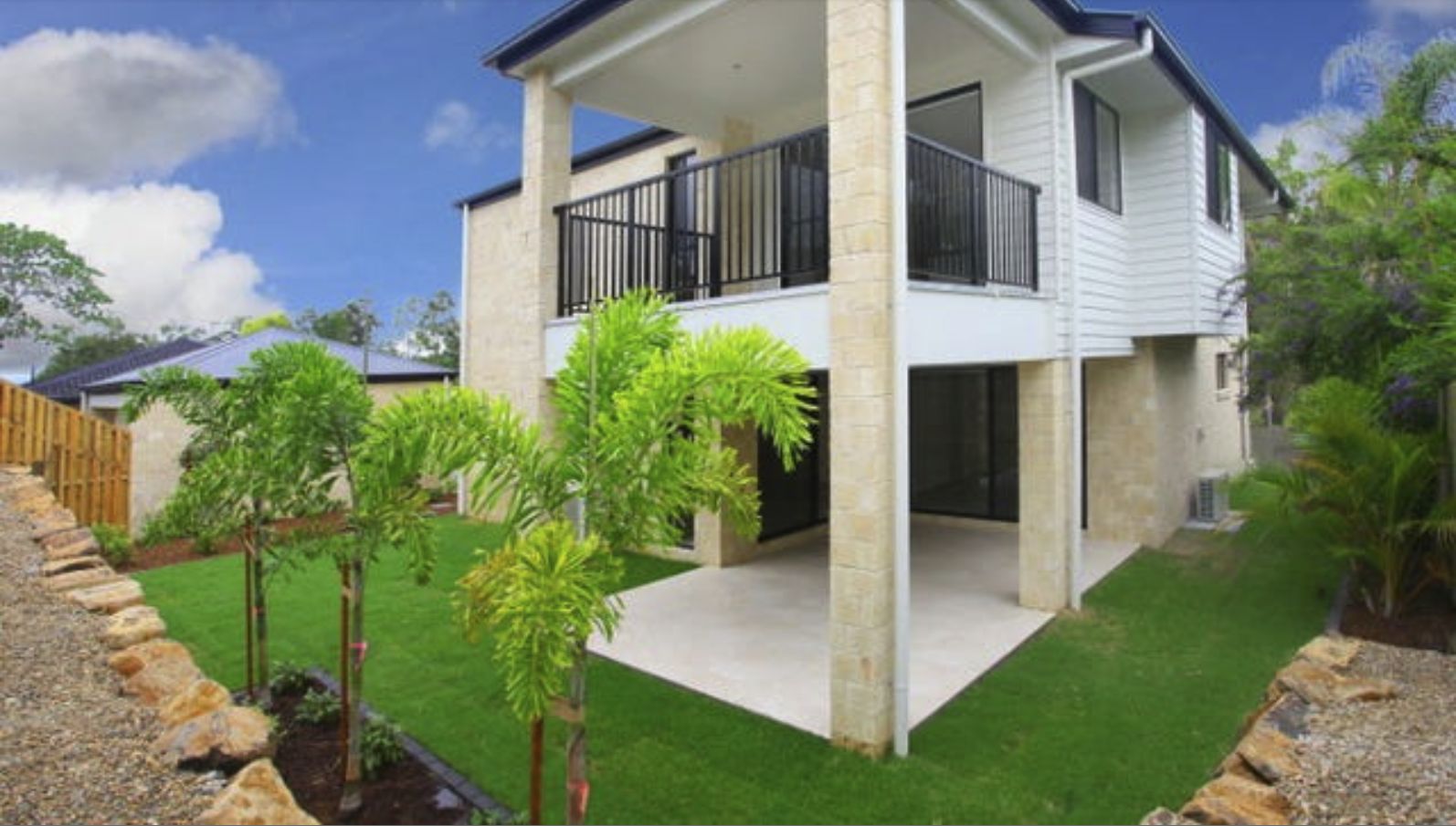 4 bedrooms House in 2/4 Harvil Road MOLENDINAR QLD, 4214
