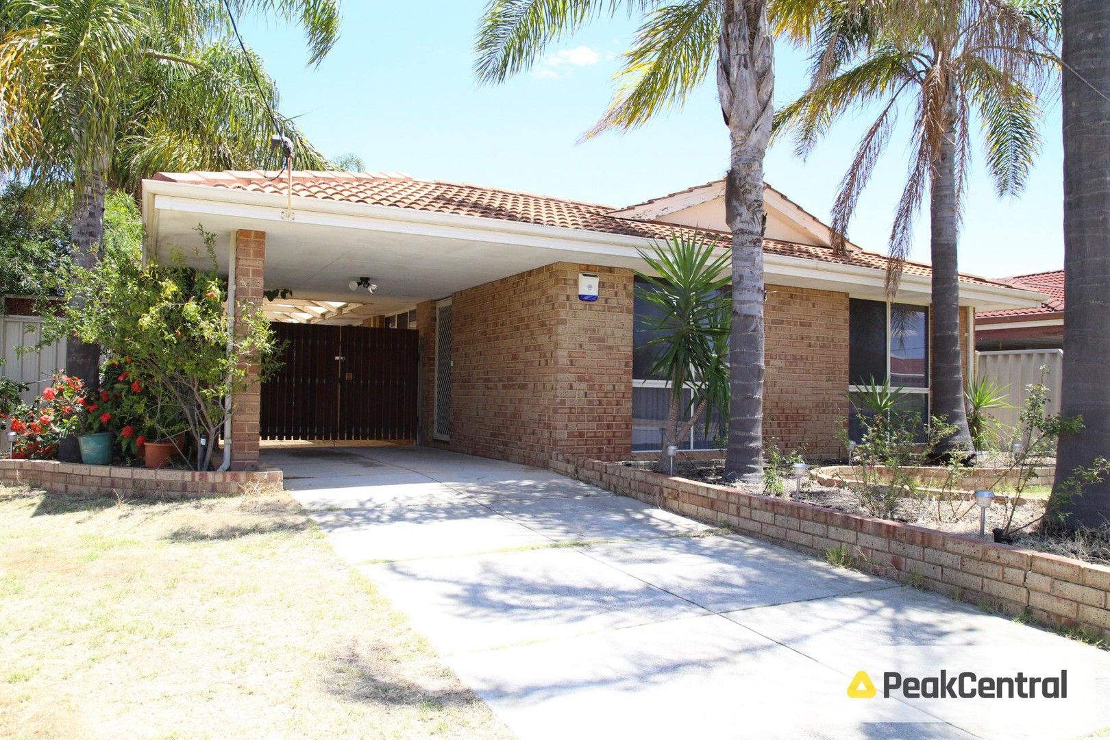 3 bedrooms House in 2 Schaffers Place THORNLIE WA, 6108