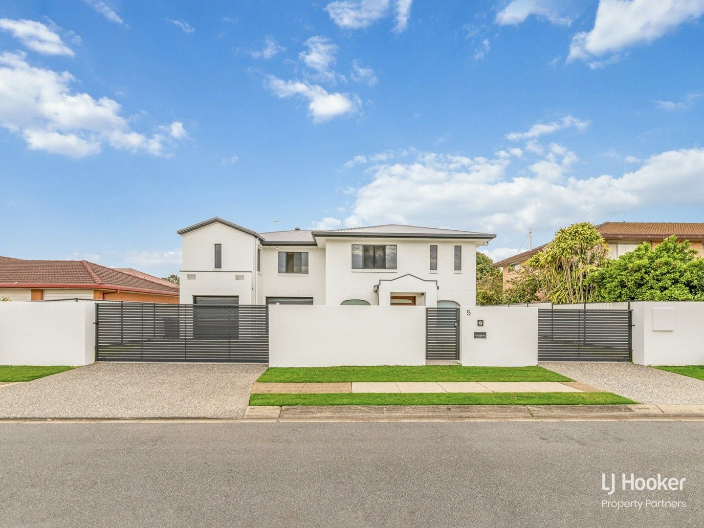 4 bedrooms House in 5 Monteith Street ROBERTSON QLD, 4109