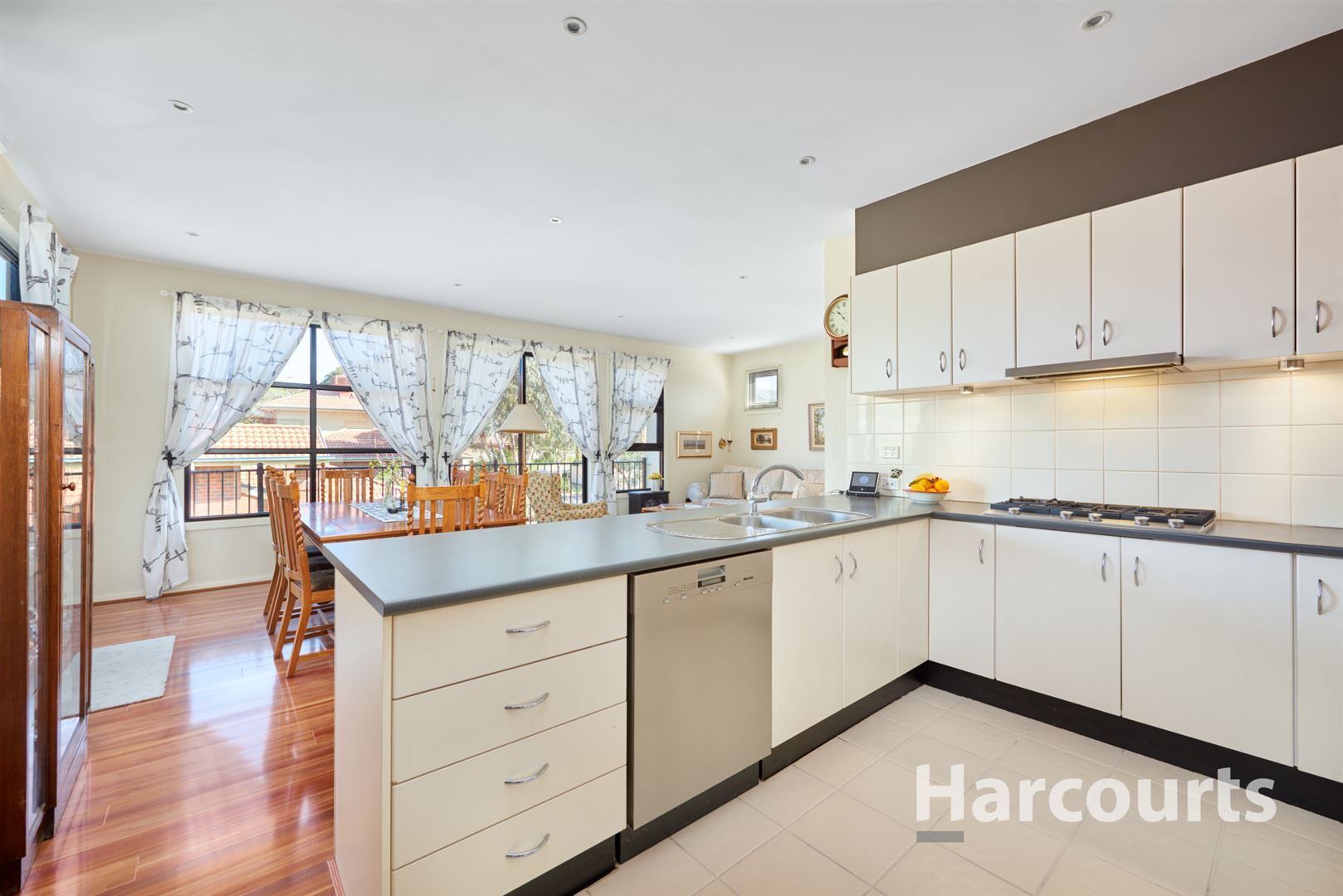 5/8 Saxon Wood Drive, Vermont South VIC 3133, Image 0