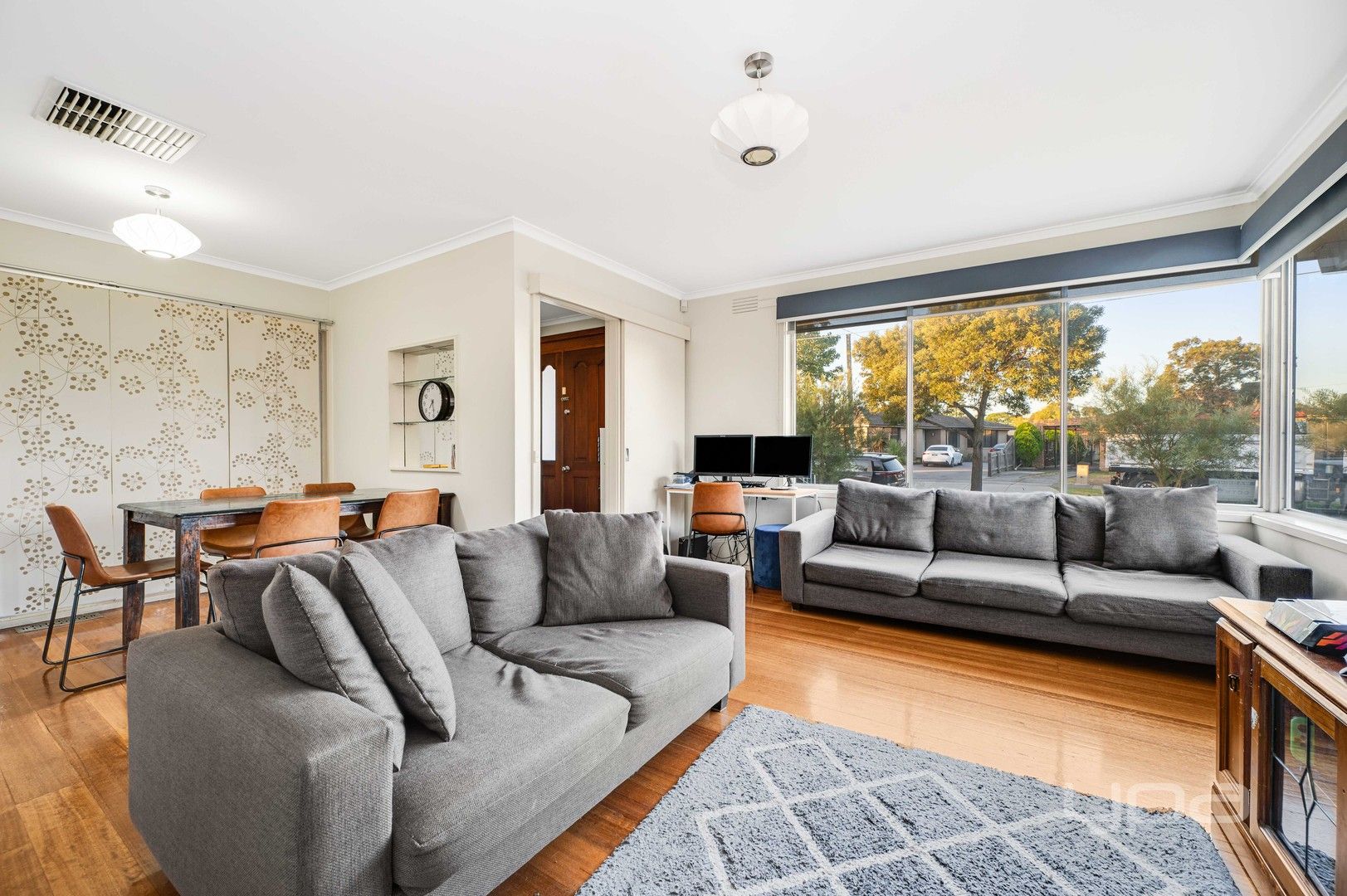 29 Aylesbury Crescent, Gladstone Park VIC 3043, Image 2