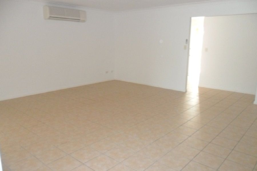 4 Meiland Place, Meadowbrook QLD 4131, Image 2