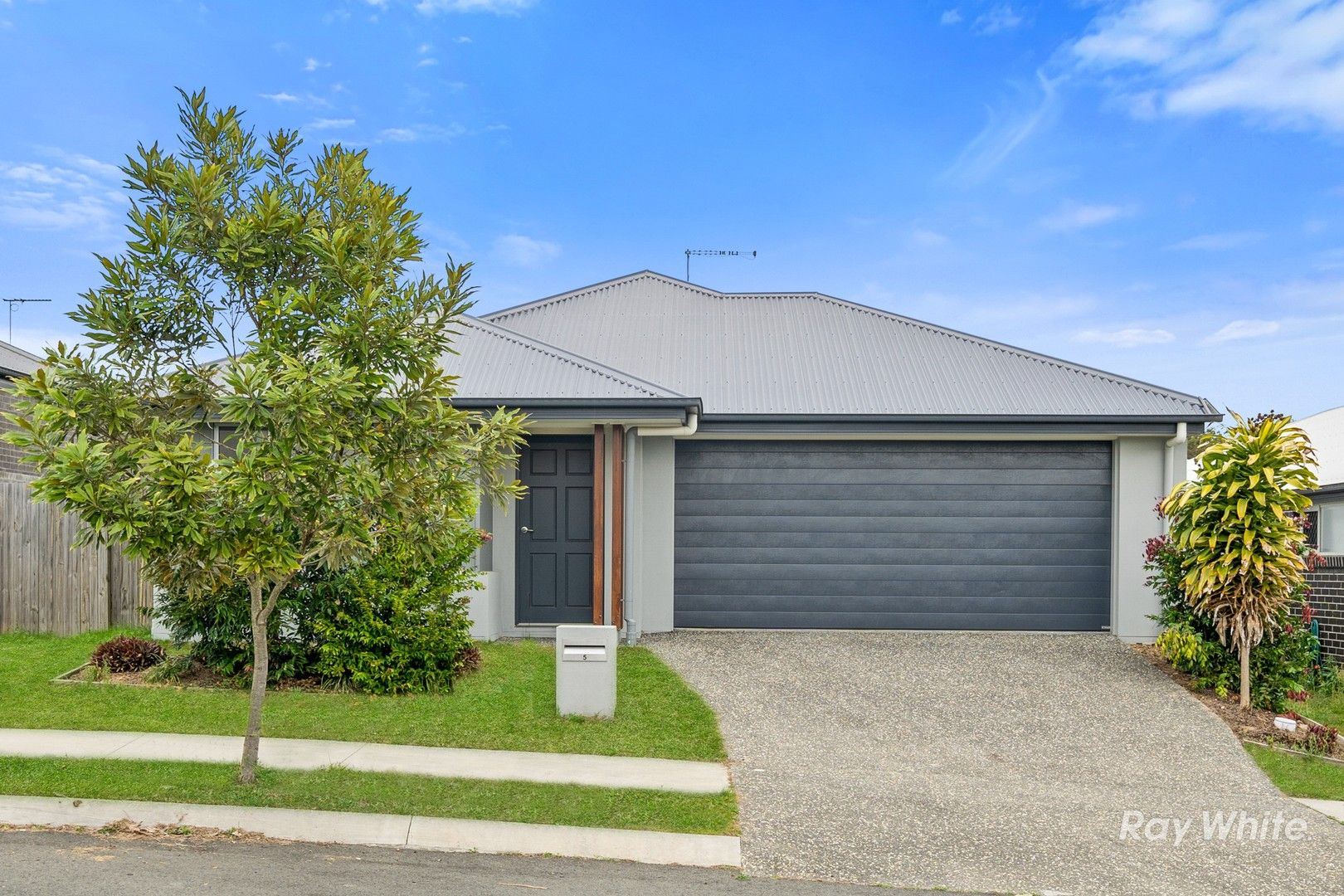 4 bedrooms House in 5 Bignell Circuit GREENBANK QLD, 4124