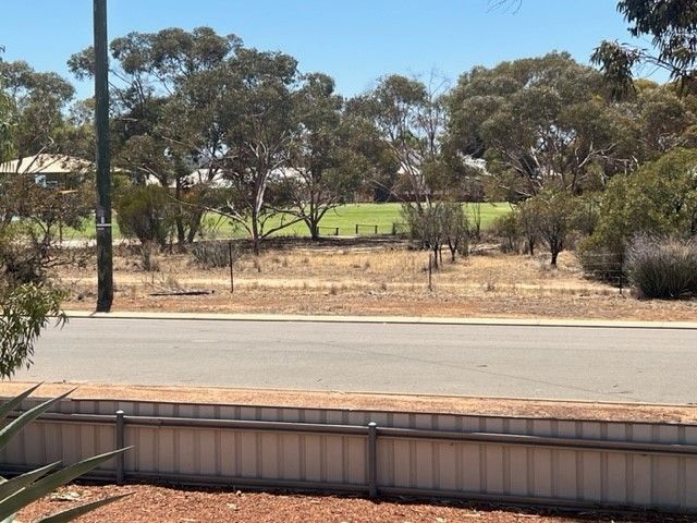 2 Kendall Street, Merredin WA 6415, Image 2