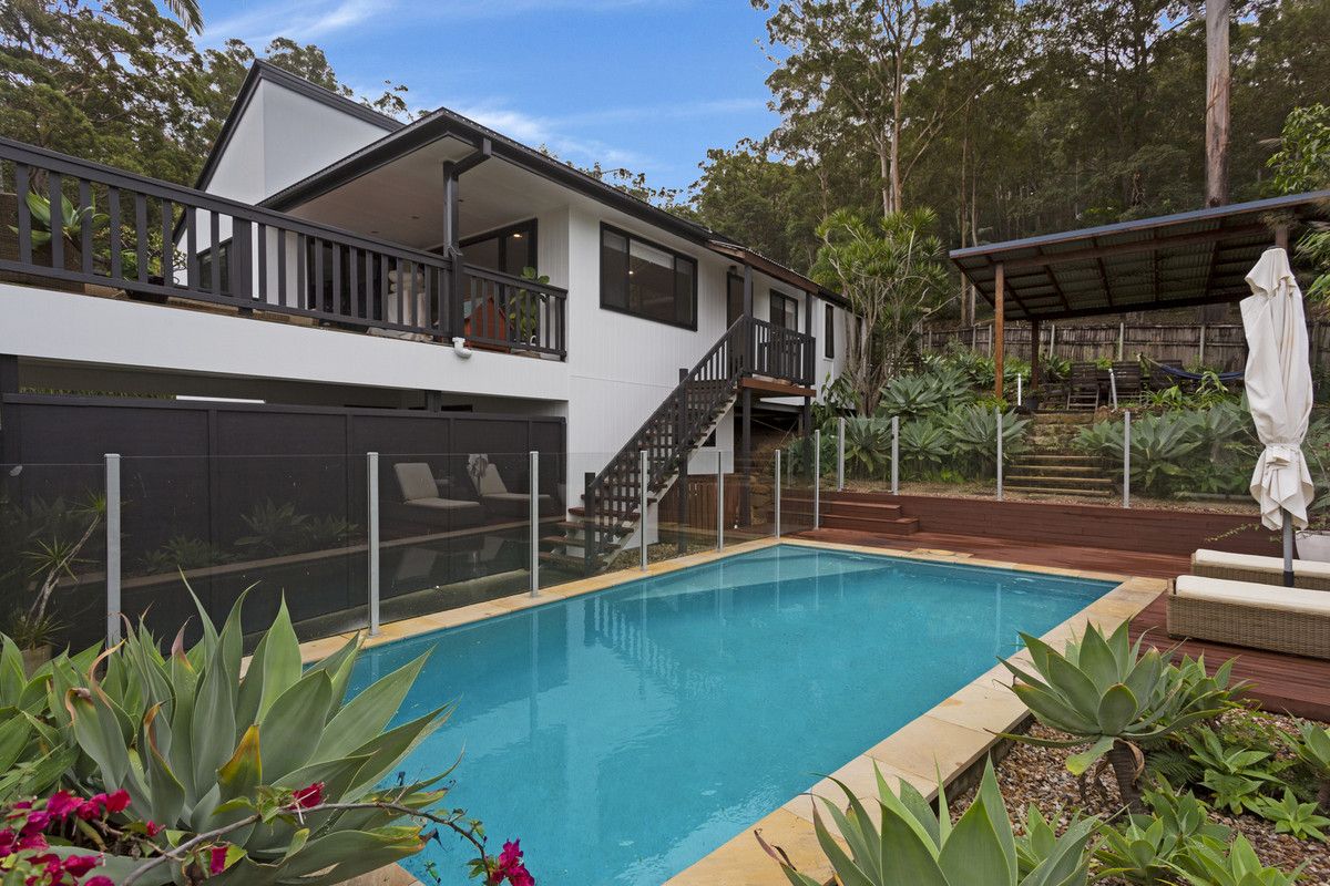 4 bedrooms House in 21 Coote Court CURRUMBIN WATERS QLD, 4223