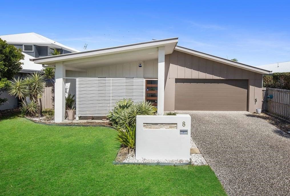 4 bedrooms House in 8 Breakers Place MOUNT COOLUM QLD, 4573