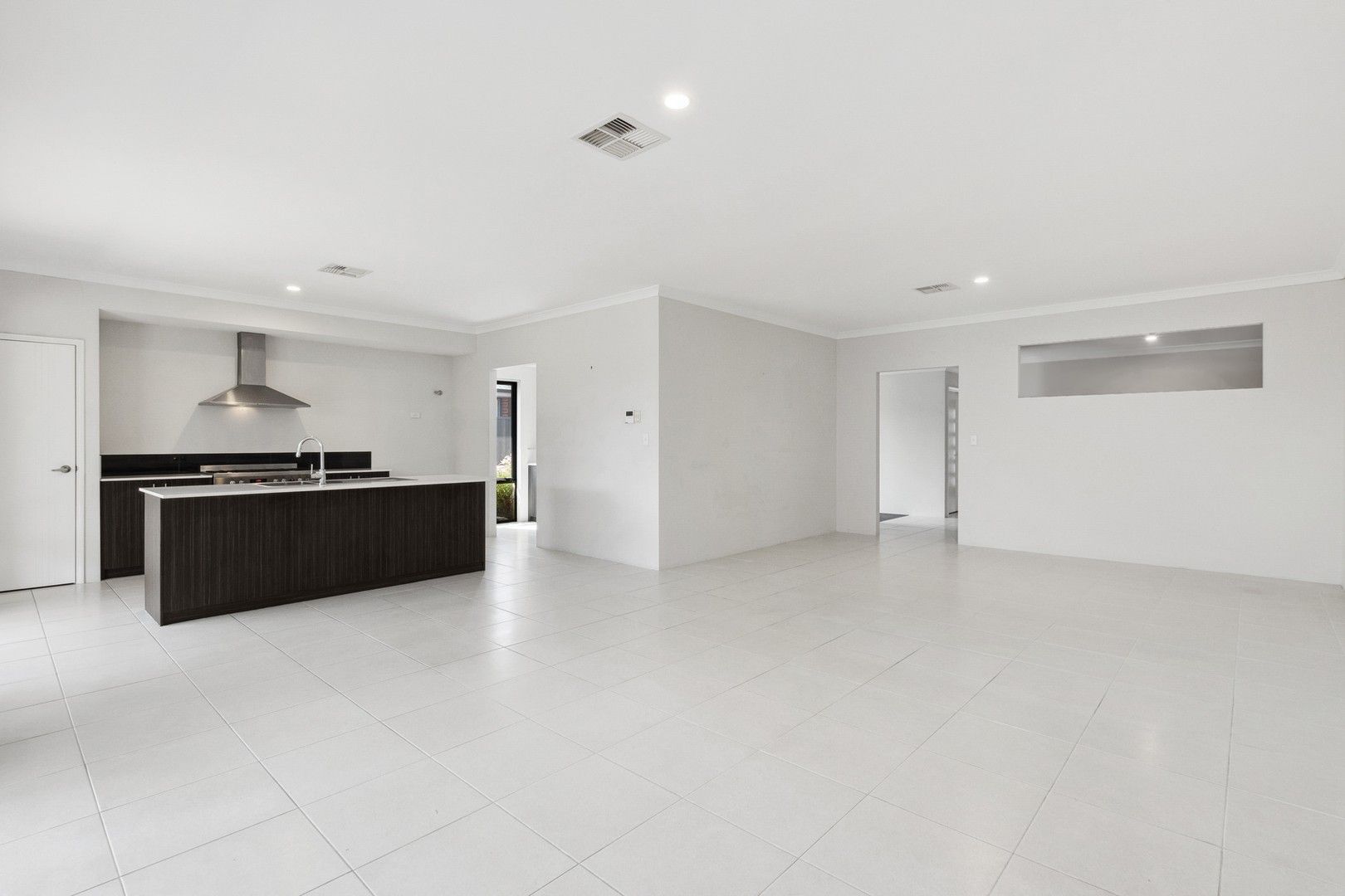 4 bedrooms House in 7 Epeissis Way CAVERSHAM WA, 6055