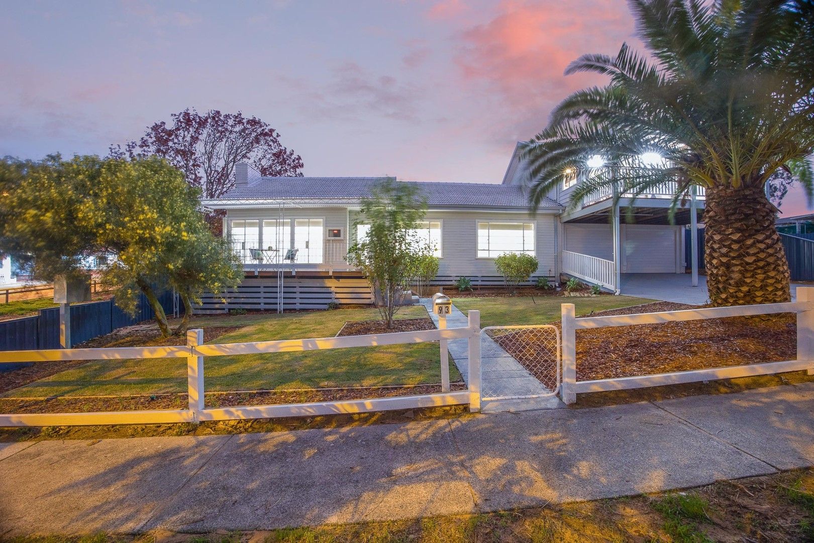 4 bedrooms House in 93 Paget Street HILTON WA, 6163