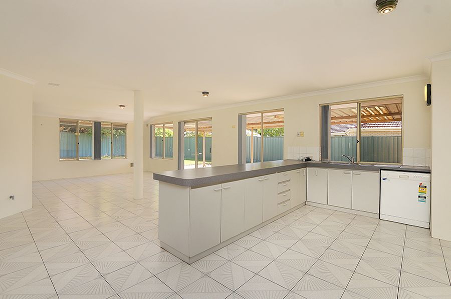 4 bedrooms House in 21 Johnson Close WINTHROP WA, 6150