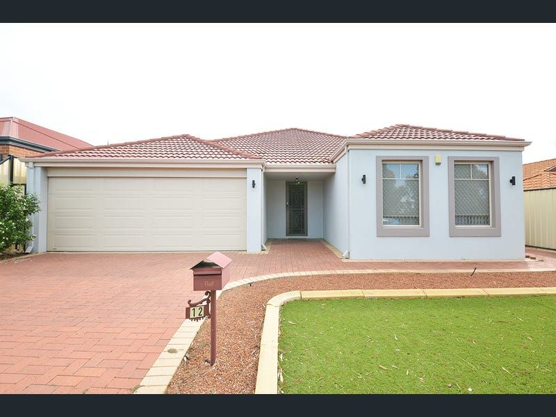 4 bedrooms House in 12 Gunnamatta Loop CLARKSON WA, 6030