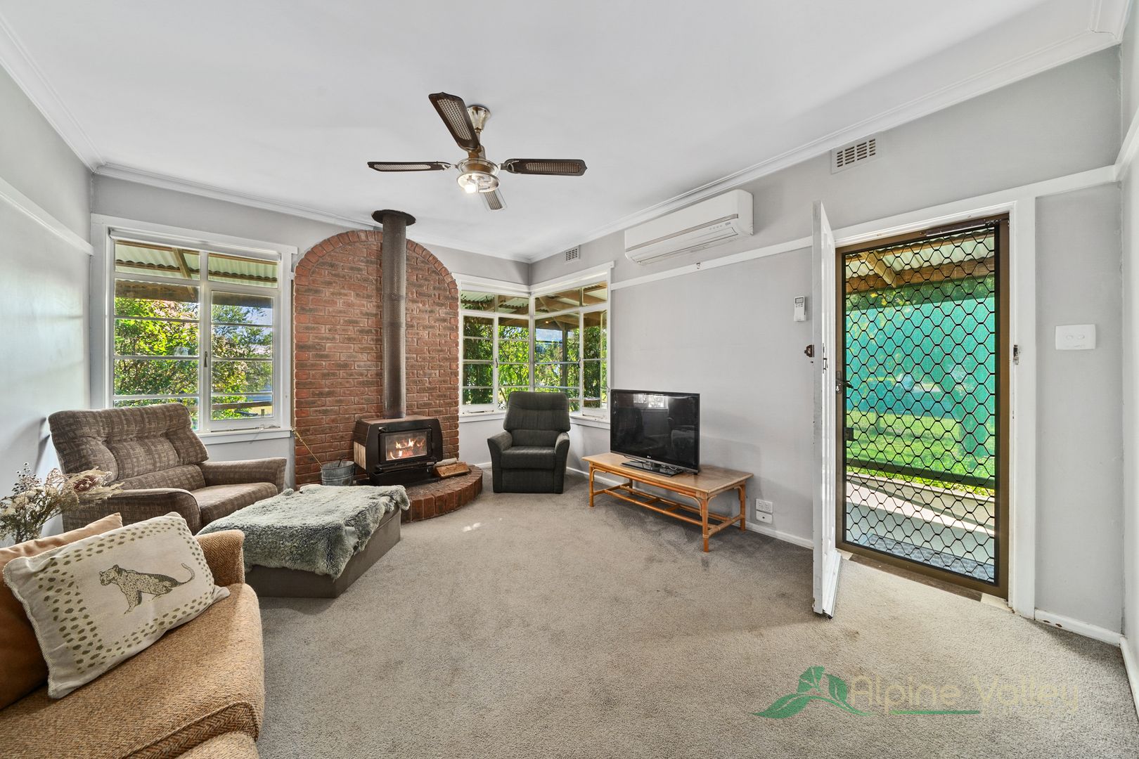 24 Simmonds Street, Mount Beauty VIC 3699, Image 1