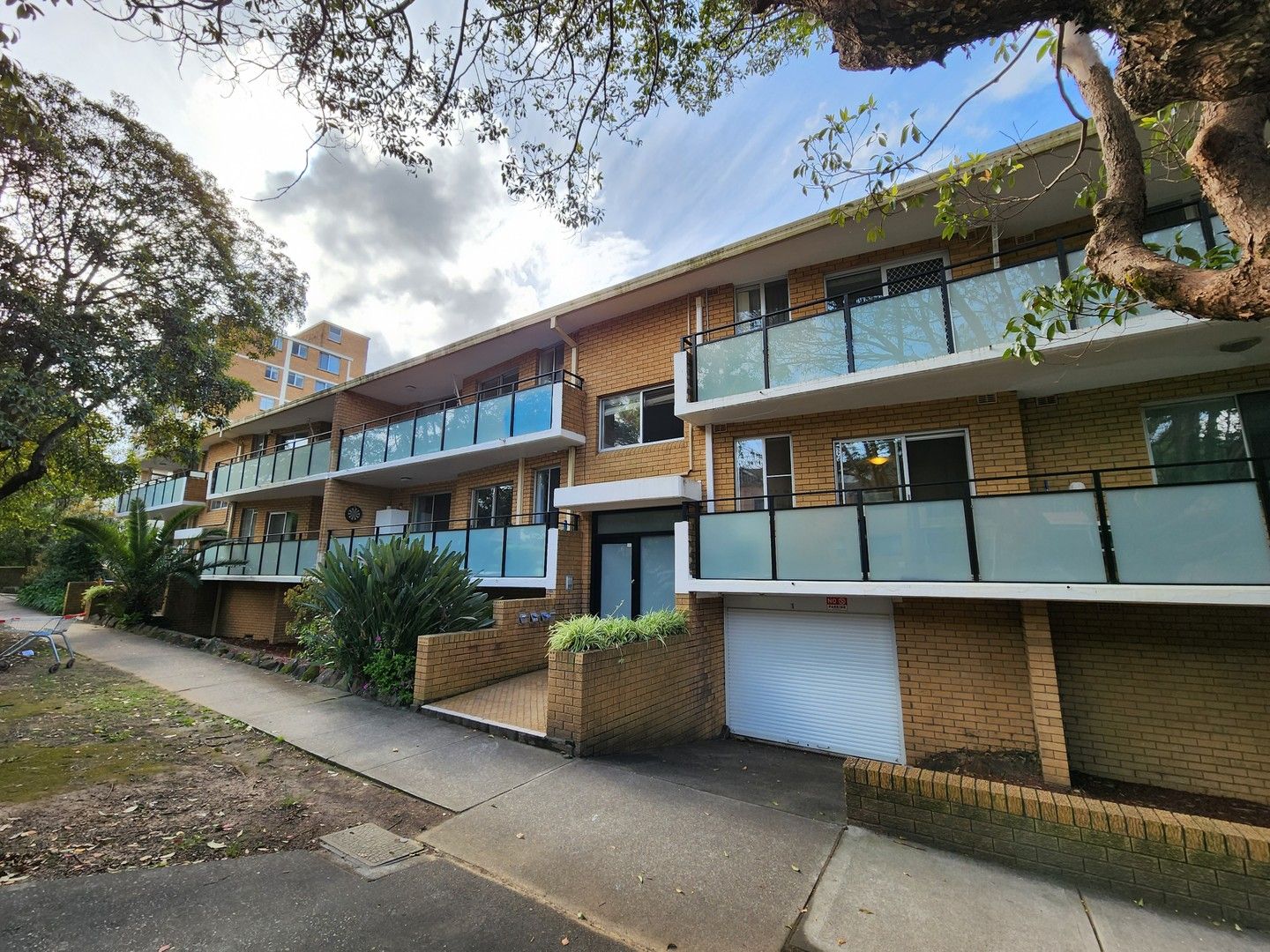 2 bedrooms Apartment / Unit / Flat in 1/5 HOMEBUSH ROAD STRATHFIELD NSW, 2135