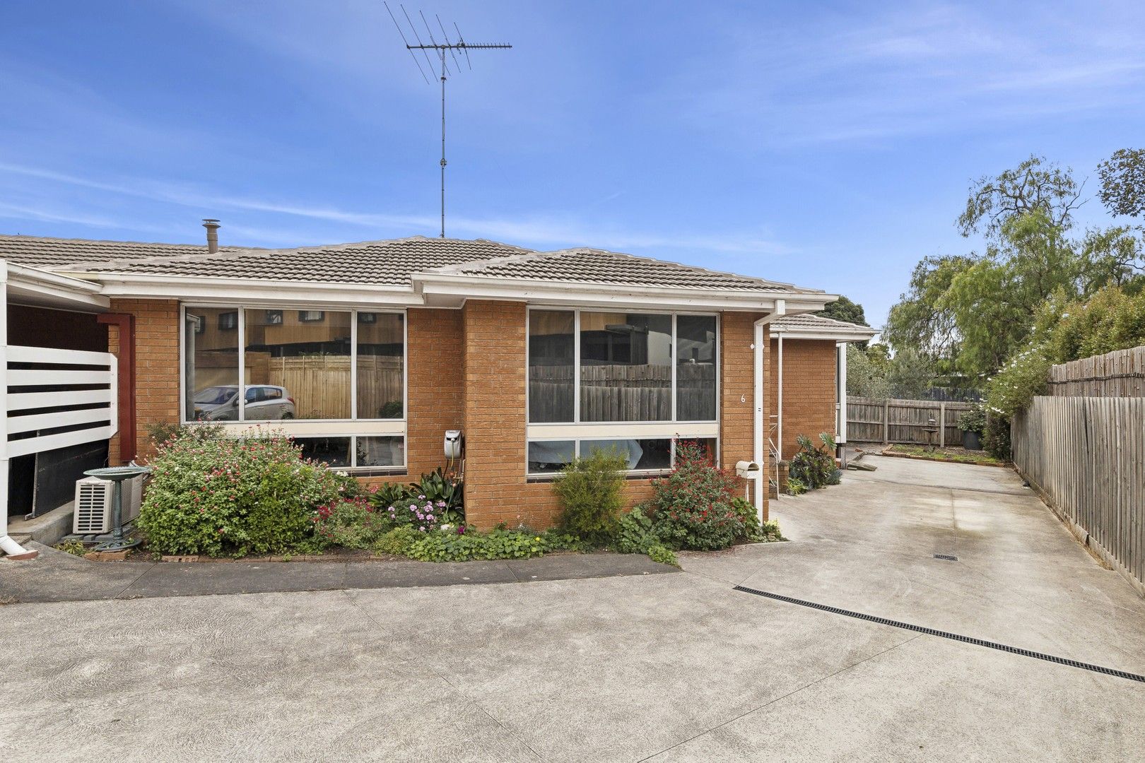 2 bedrooms Apartment / Unit / Flat in 6/61 Barrabool Road HIGHTON VIC, 3216