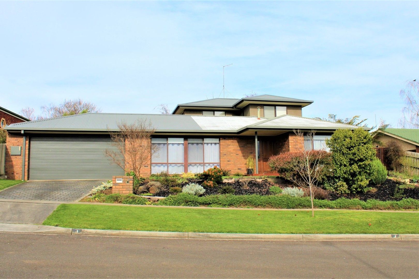 4 bedrooms House in 4 Eade Avenue WARRAGUL VIC, 3820