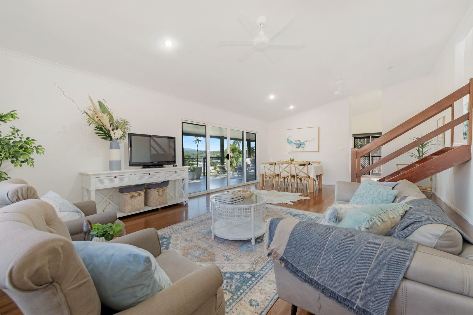 4 bedrooms House in 25 Grevillea Drive GLENELLA QLD, 4740