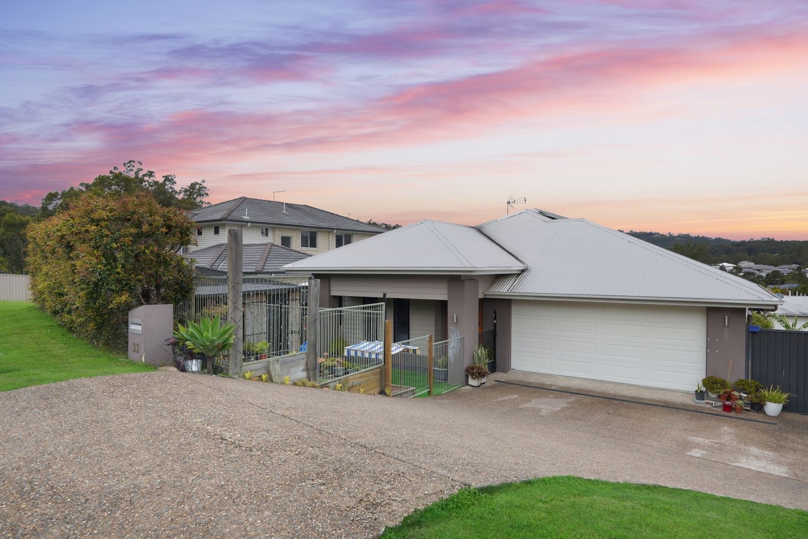 5 bedrooms House in 33 Peter Mills Drive GILSTON QLD, 4211