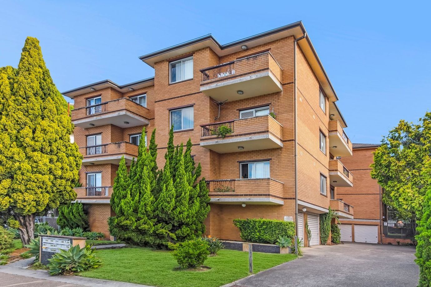 2 bedrooms Apartment / Unit / Flat in 2/63 - 67 Gladstone Street KOGARAH NSW, 2217