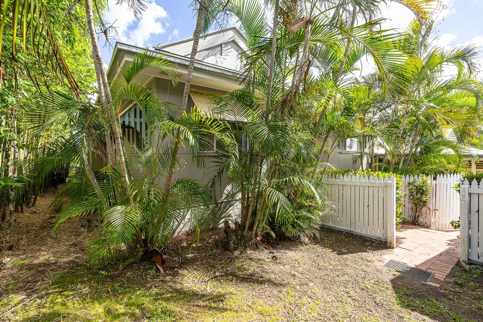 52 Barnes Avenue, Coorparoo QLD 4151