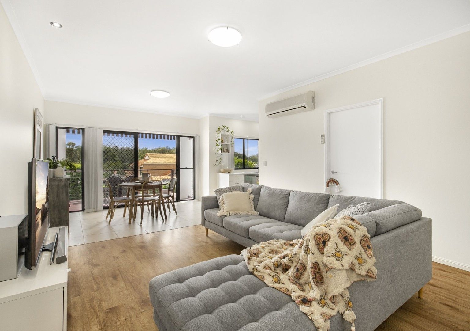 2/52 Golden Crest Place, Bellbowrie QLD 4070, Image 0