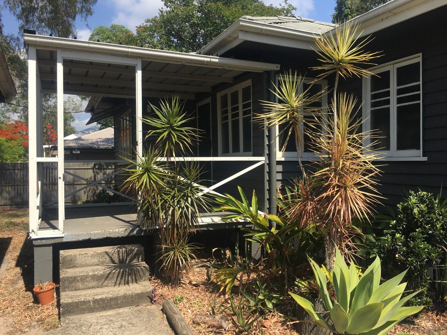 864 Beachmere Road, Beachmere Property History & Address Research