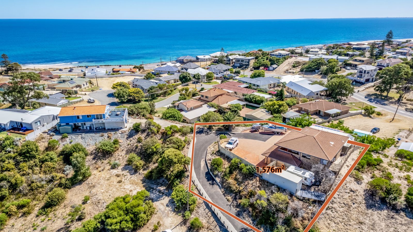 4 bedrooms House in 21 Allan Place HALLS HEAD WA, 6210