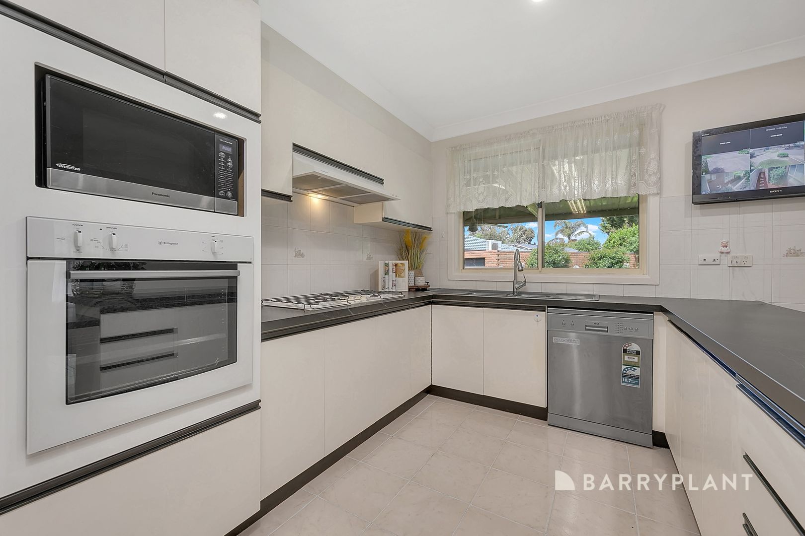 7 Dalbury Place, Mill Park VIC 3082, Image 2