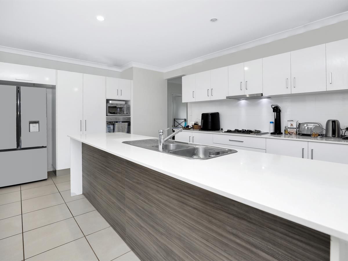 4 bedrooms House in 32 Larsen Road REDLYNCH QLD, 4870