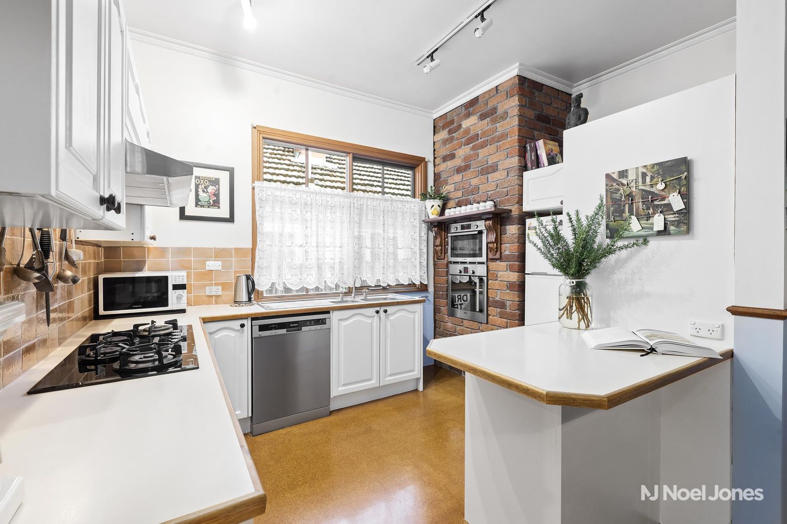 10 Fellows Street, Mitcham VIC 3132, Image 1