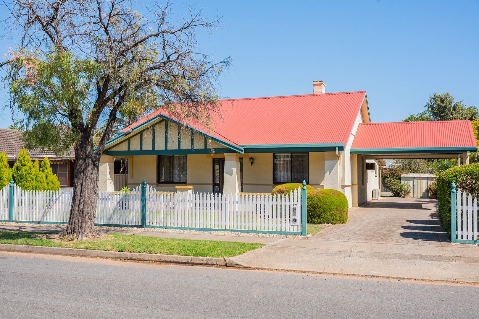 4 bedrooms House in 27 Barry Road OAKLANDS PARK SA, 5046