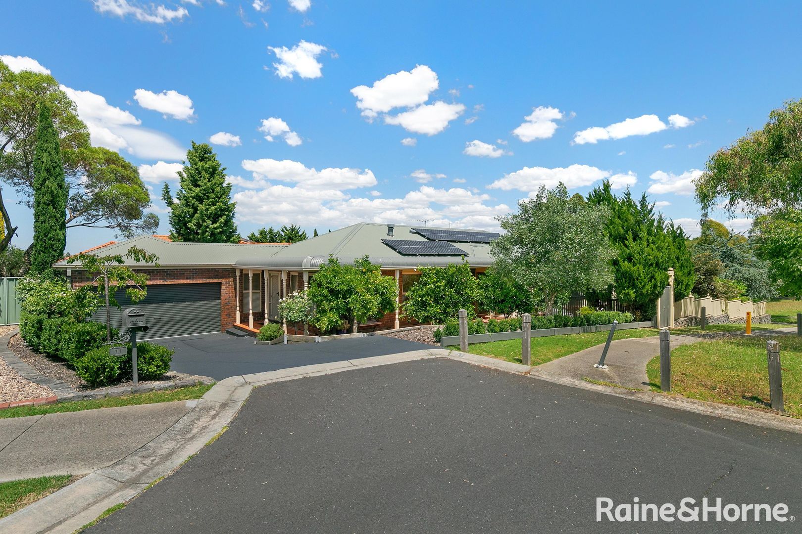 11 Mitchell Court, Attwood VIC 3049