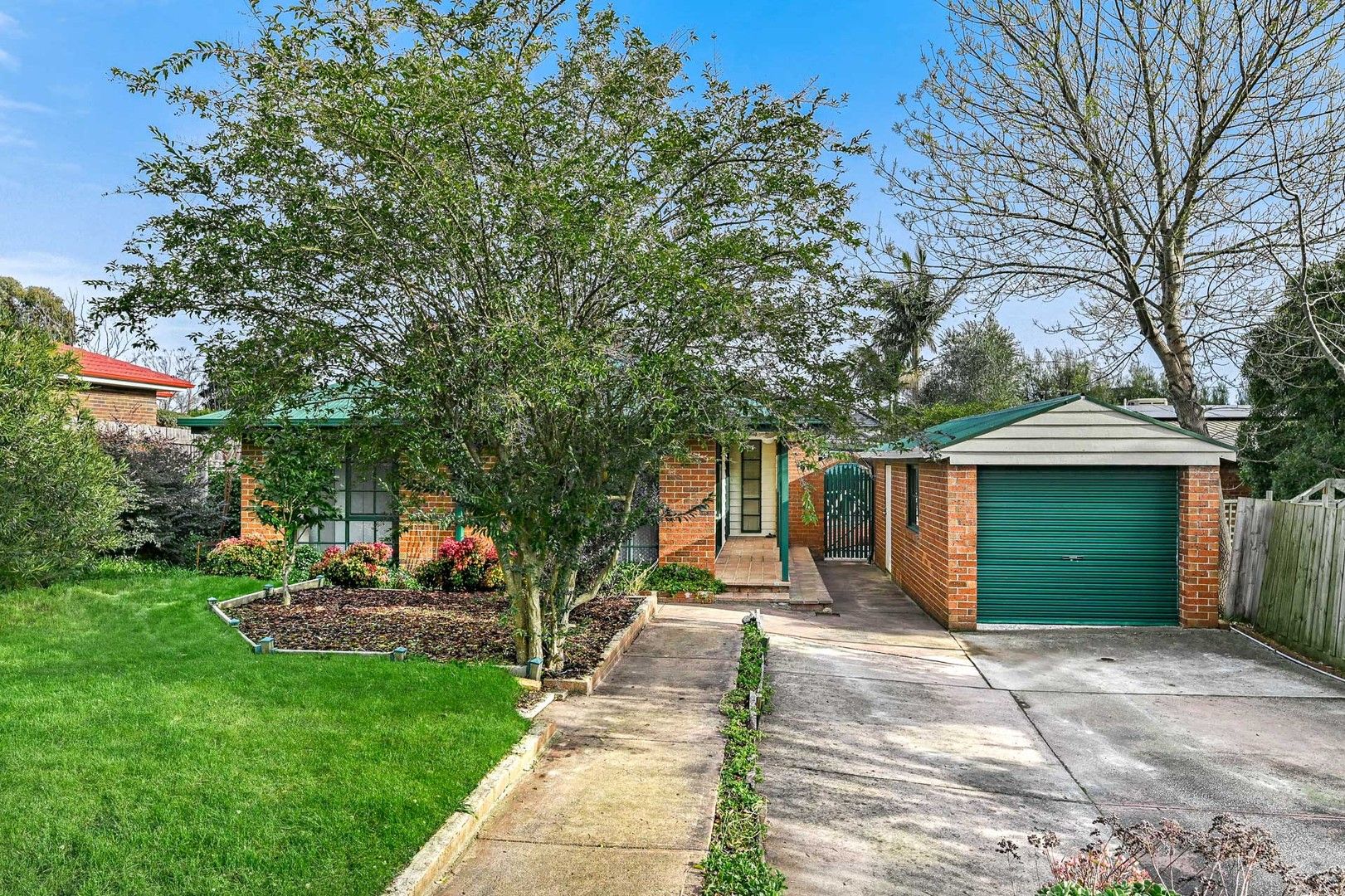 5 bedrooms House in 51 Saxonwood Drive NARRE WARREN VIC, 3805