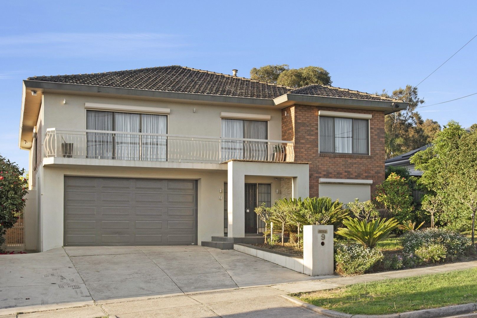 5 bedrooms House in 9 Hillingdon Crescent DONCASTER VIC, 3108