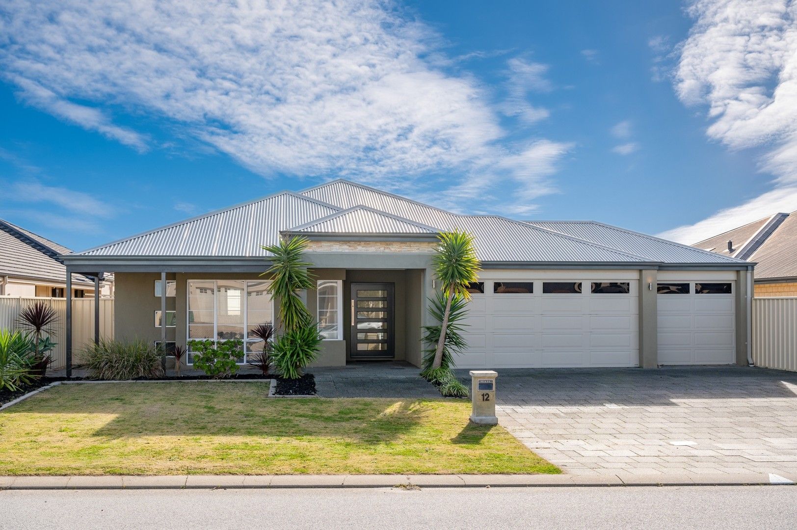 4 bedrooms House in 12 Joshua Carrol Street MADORA BAY WA, 6210