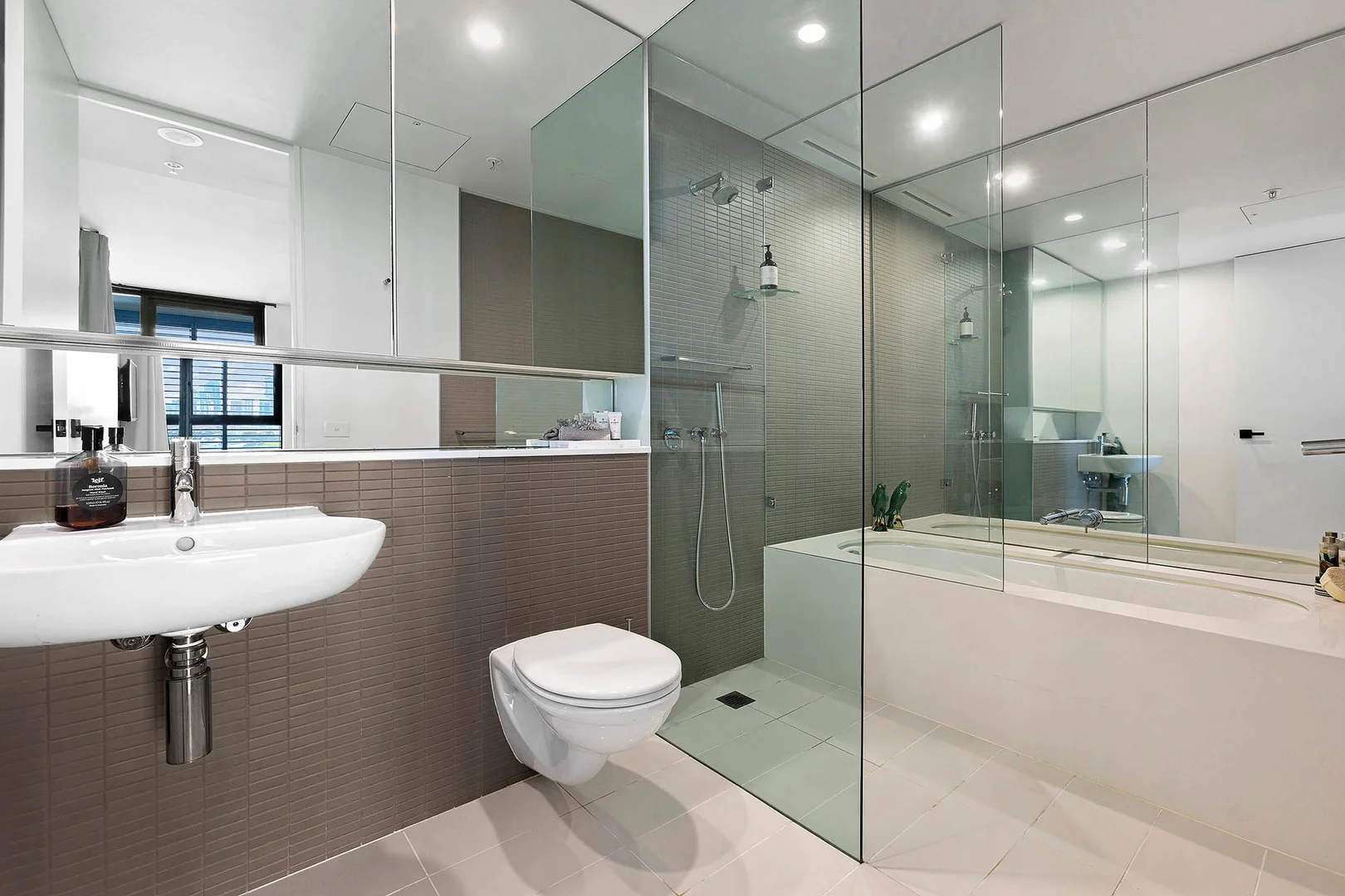 Additional image 13 of 1206/1 Sterling Circuit, Camperdown NSW 2050