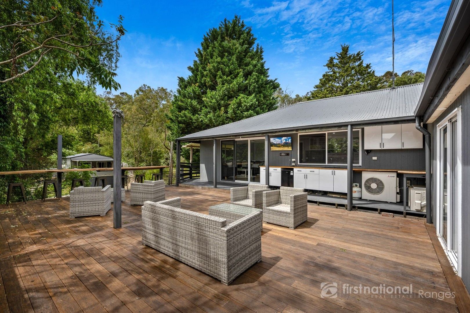 3 bedrooms House in 29 Tarhilla Drive LAUNCHING PLACE VIC, 3139