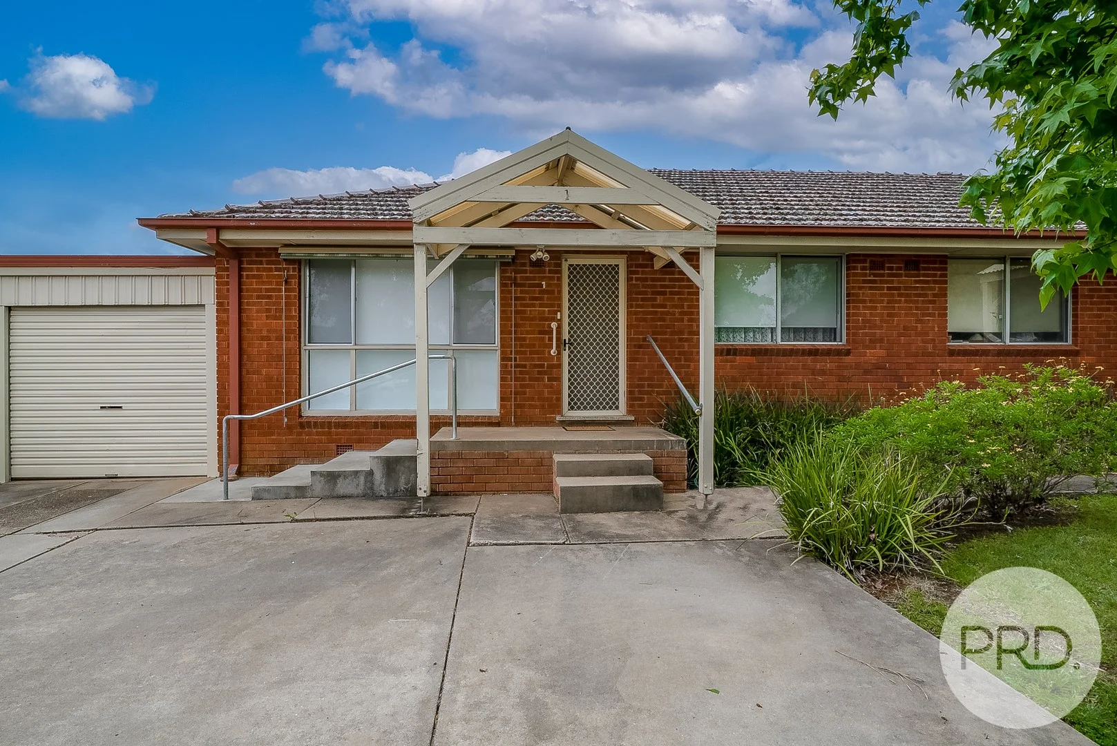Primary image of 1/33 Bruce Street, Tolland NSW 2650