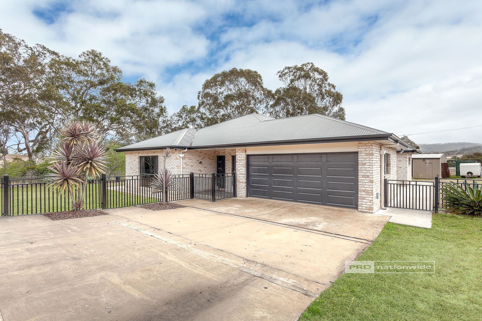 3 Hillview Court, Top Camp QLD 4350