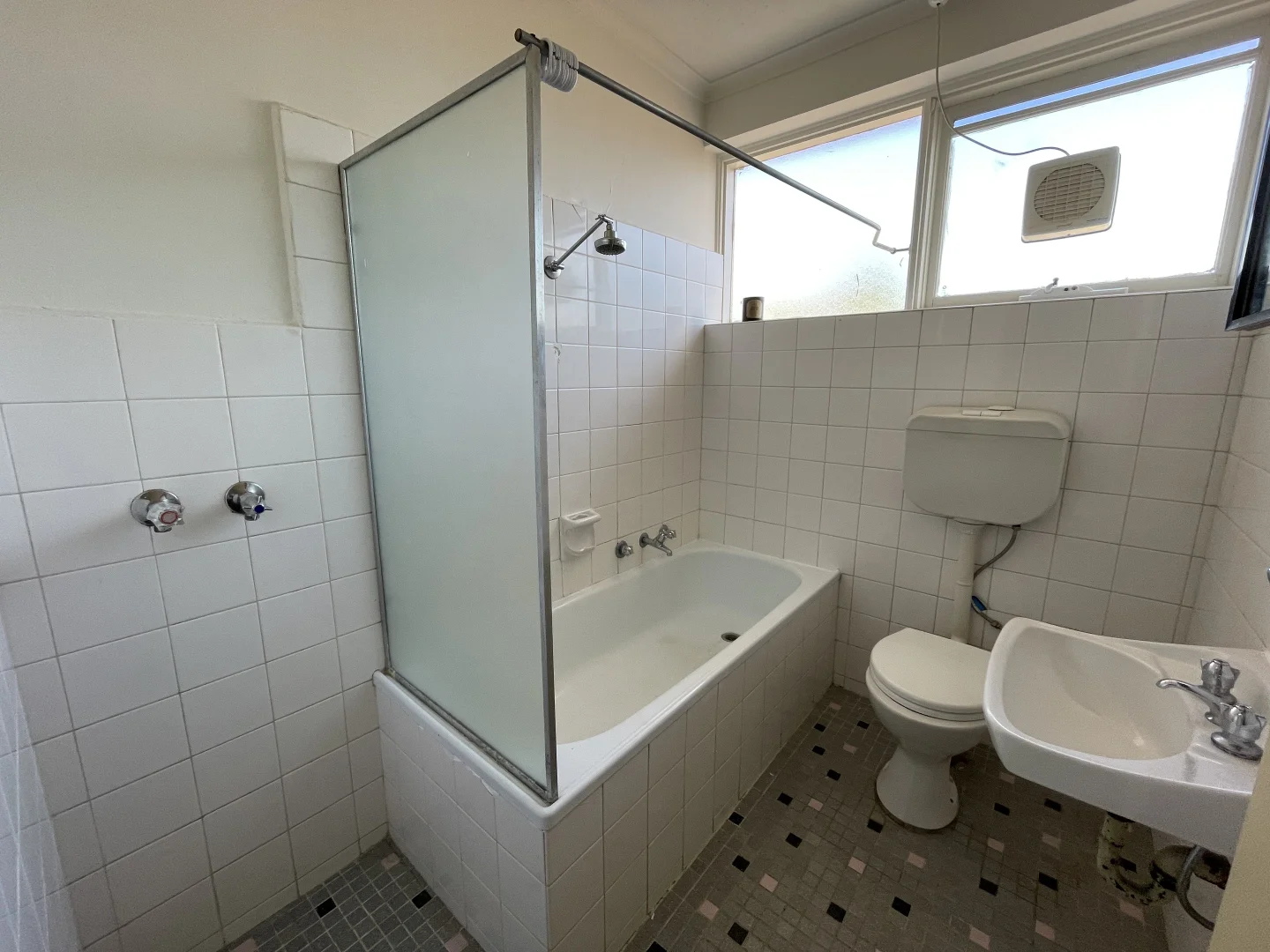 Additional image 6 of 8/4 Rothschild St, Glen Huntly VIC 3163