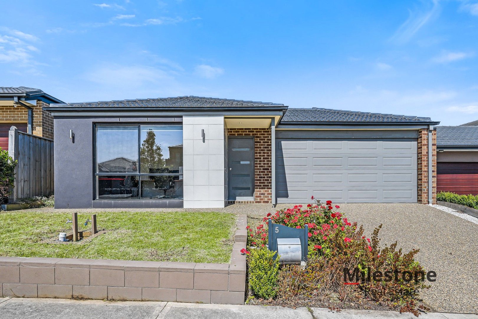4 bedrooms House in 5 Corinda Street CLYDE NORTH VIC, 3978