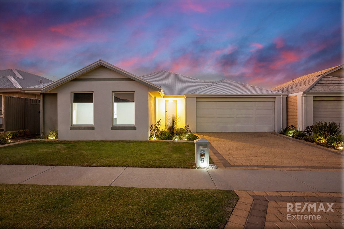 4 bedrooms House in 5 Pravia Way ALKIMOS WA, 6038