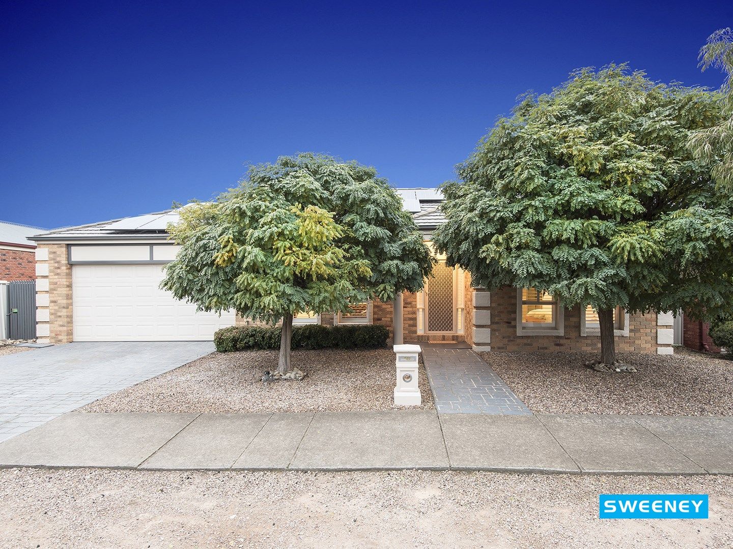 10 Franklin Place, Caroline Springs VIC 3023, Image 0