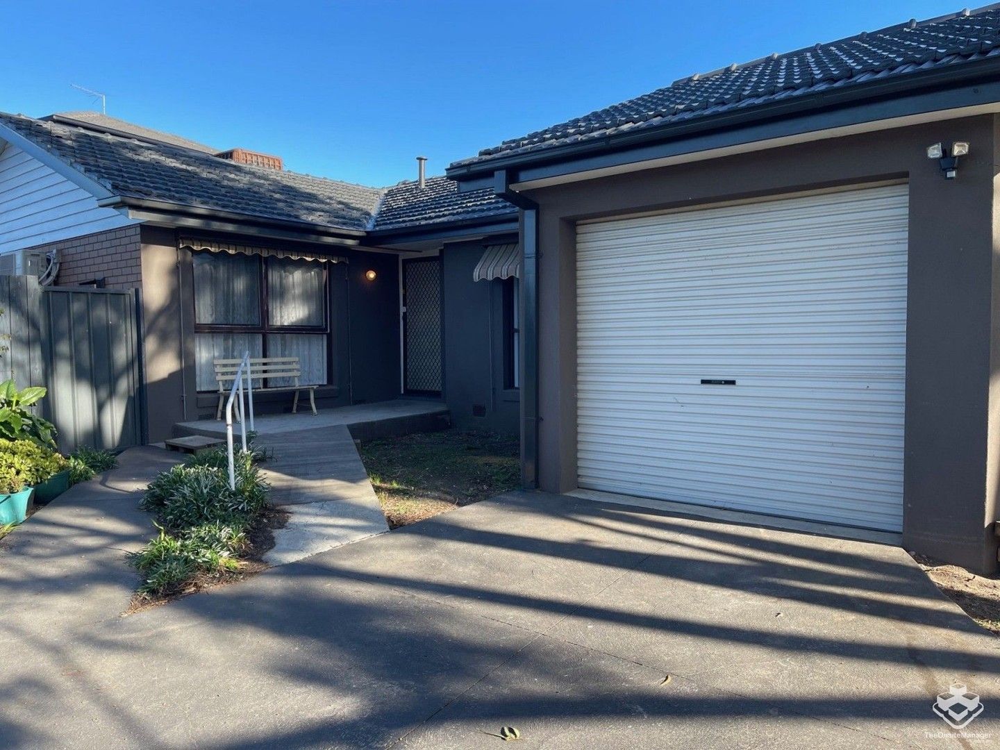 4 bedrooms House in 7 Perrett Avenue ST ALBANS VIC, 3021