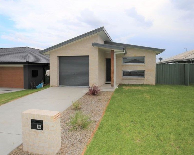 4 bedrooms House in 16 Lew Avenue EGLINTON NSW, 2795