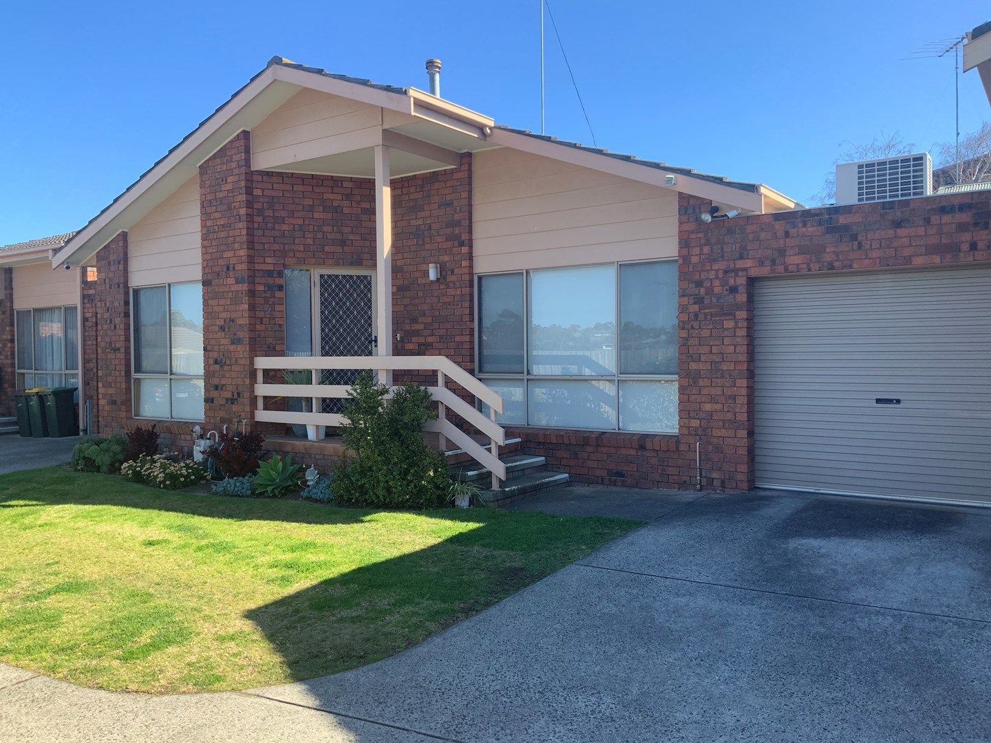 2 bedrooms Apartment / Unit / Flat in 2/265 Roslyn Road HIGHTON VIC, 3216