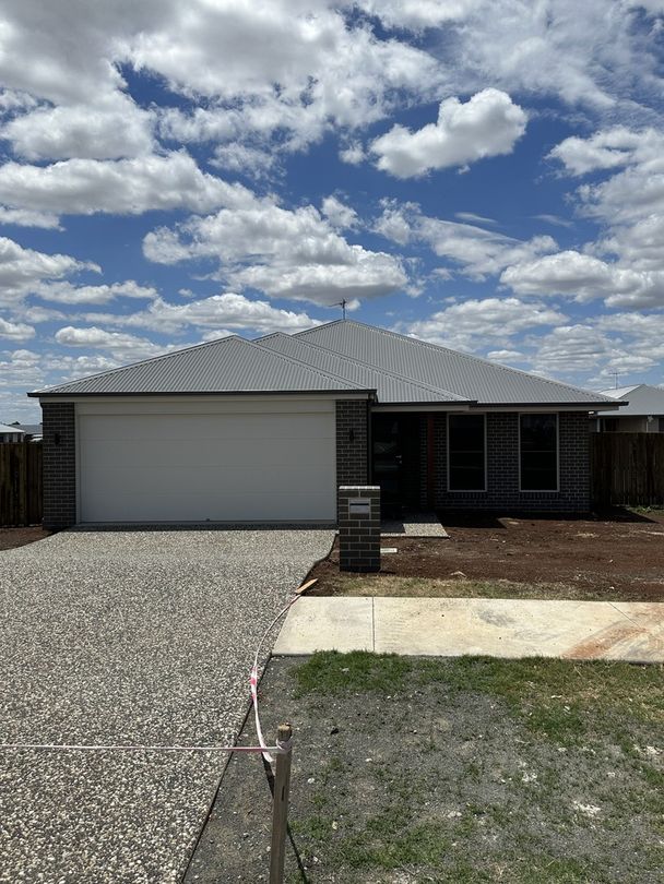 37 Abbeyfeale Circuit, Meringandan West QLD 4352 House For Rent