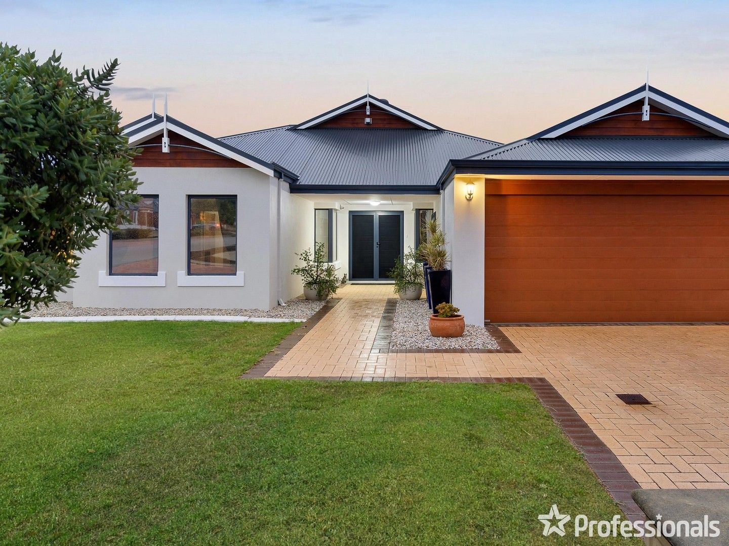 4 bedrooms House in 1 Baskerville Crescent BALDIVIS WA, 6171