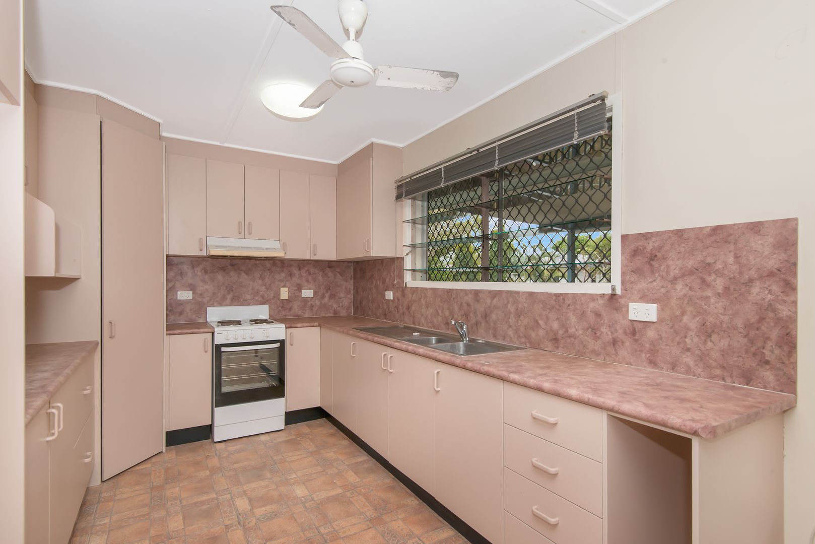 27 Cuthbert Crescent, Vincent QLD 4814, Image 2