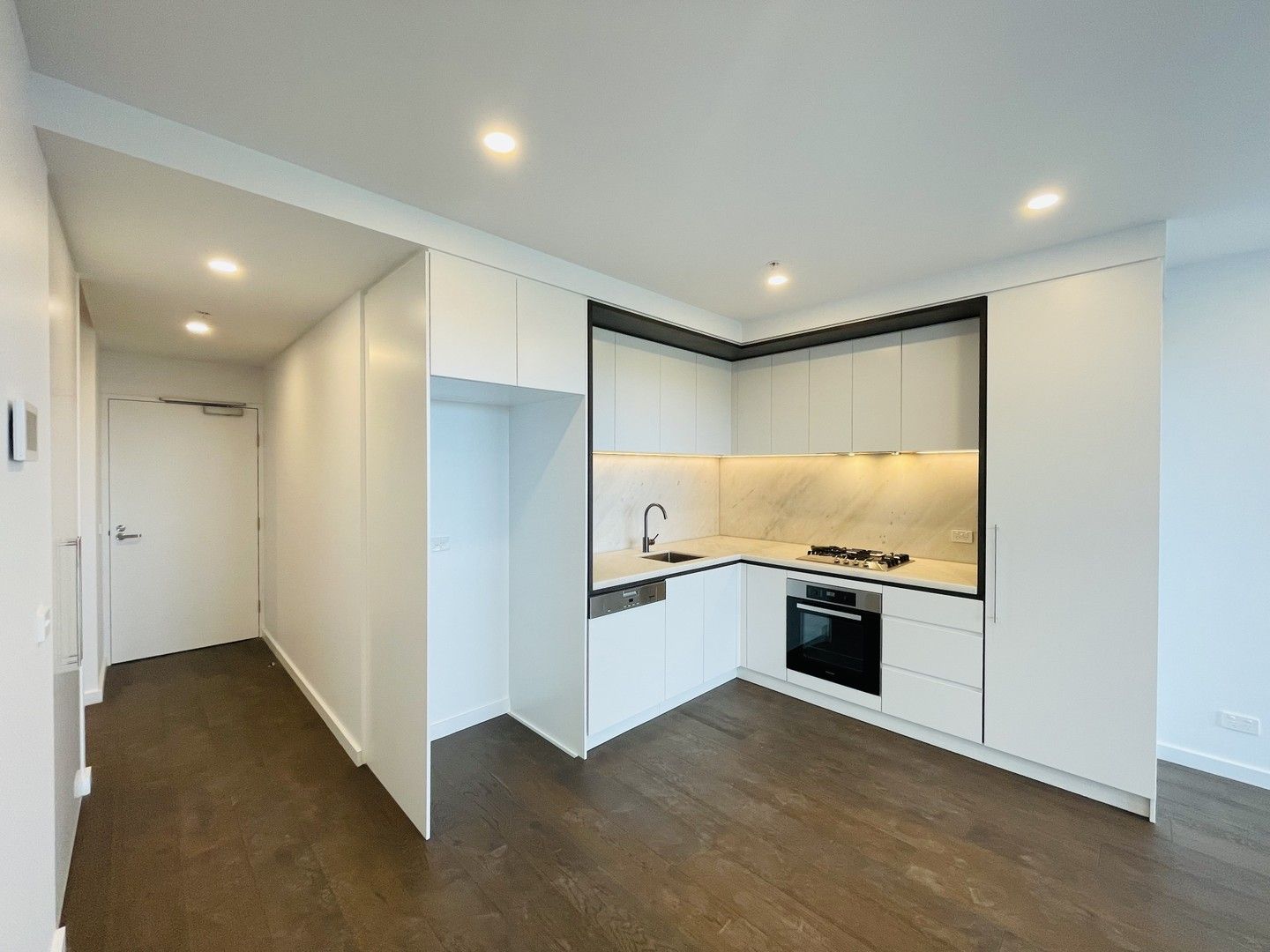 1 bedrooms Apartment / Unit / Flat in unit 815b/826 Whitehorse Road BOX HILL VIC, 3128