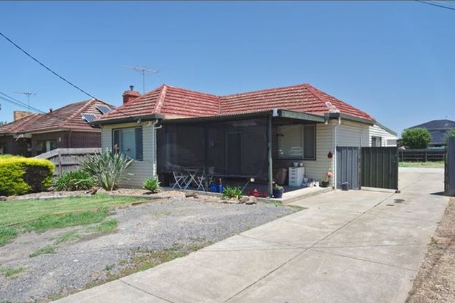 Picture of 5 McArthur Avenue, ST ALBANS VIC 3021